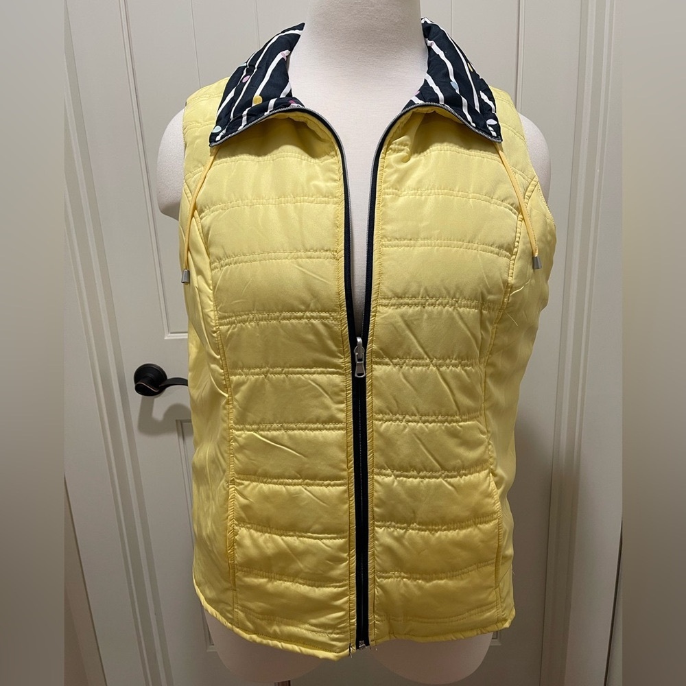 CJ BANKS 2X NWOT Reversible Vest  Yellow on one side and Stripes Dot on other.